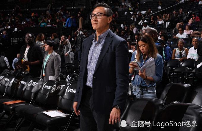罗马诺指出，罗克的行程计划已经确认，这位18岁的巴西前锋将在未来24小时内启程前往西班牙，正式加入巴萨。